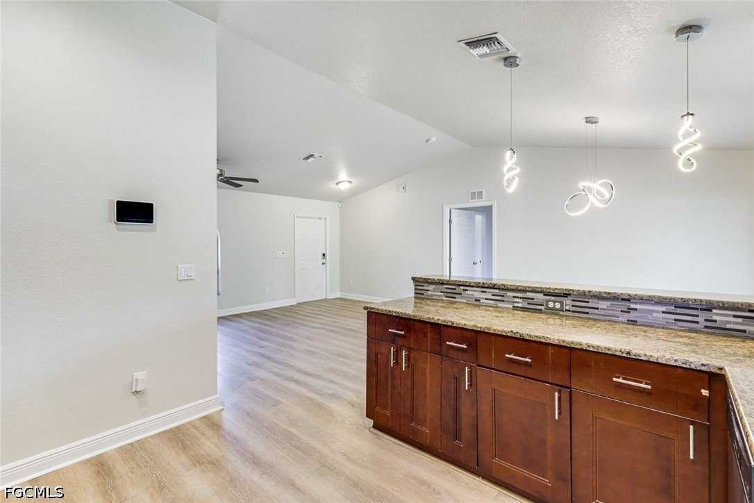 5201 4th St W - Photo 4 of 27