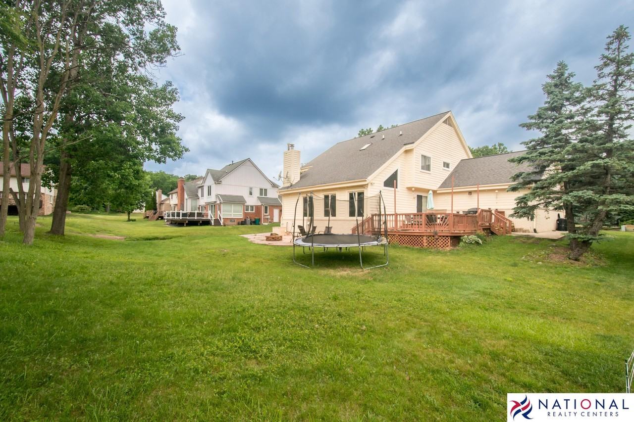 37709 Glengrove Dr - Photo 2 of 50