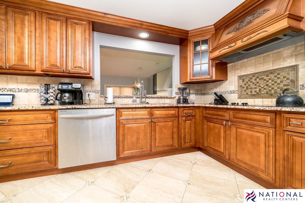 37709 Glengrove Dr - Photo 3 of 50