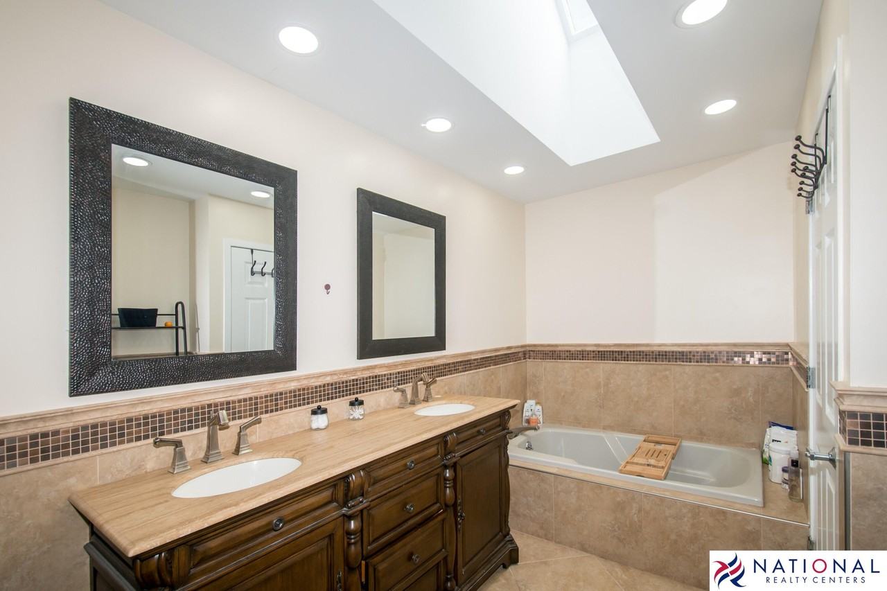 37709 Glengrove Dr - Photo 4 of 50