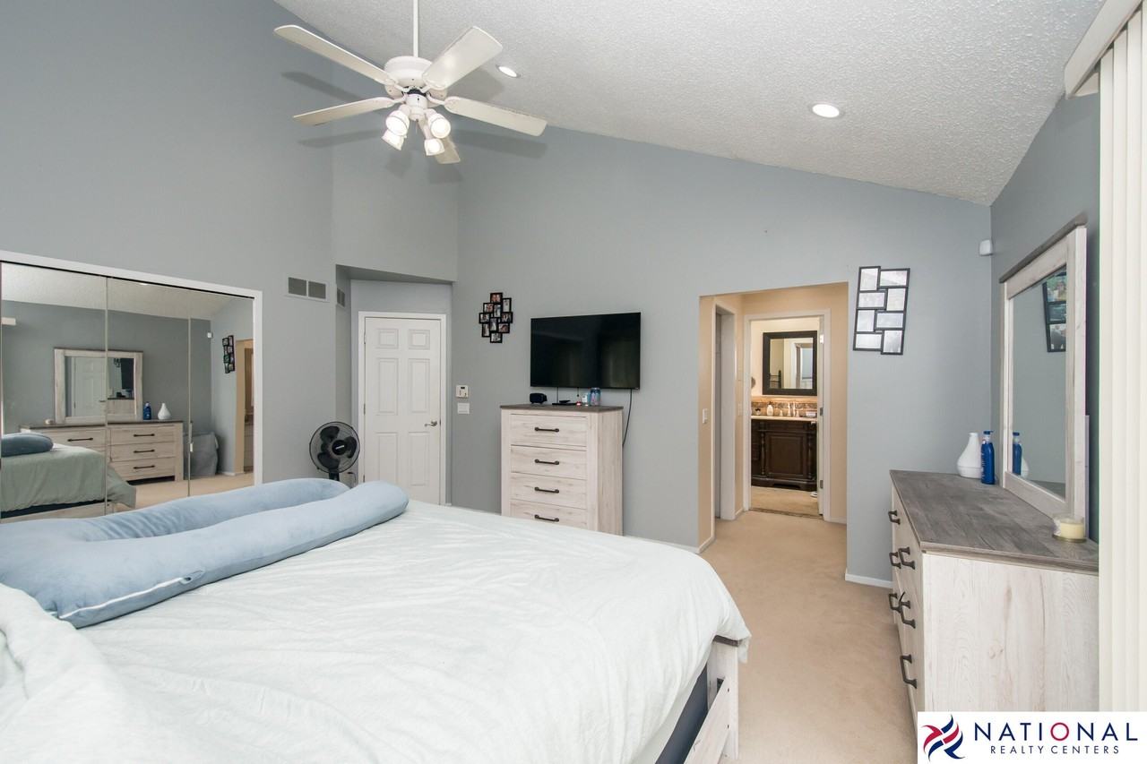 37709 Glengrove Dr - Photo 5 of 50