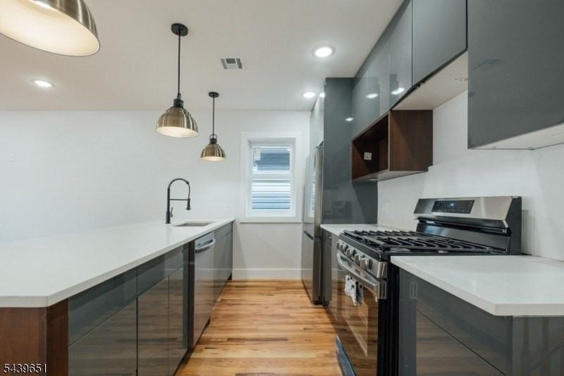 88 Hollywood Ave - Photo 2 of 12