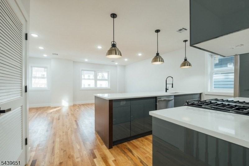 88 Hollywood Ave - Photo 3 of 12