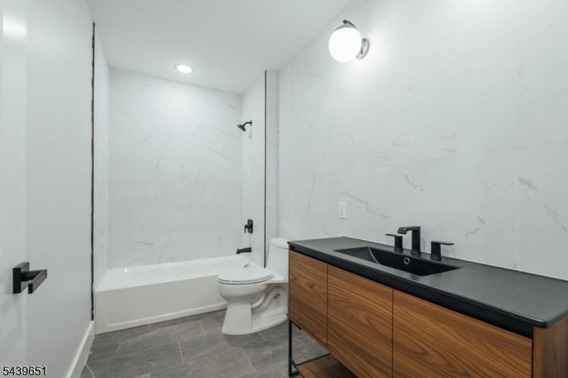 88 Hollywood Ave - Photo 7 of 12