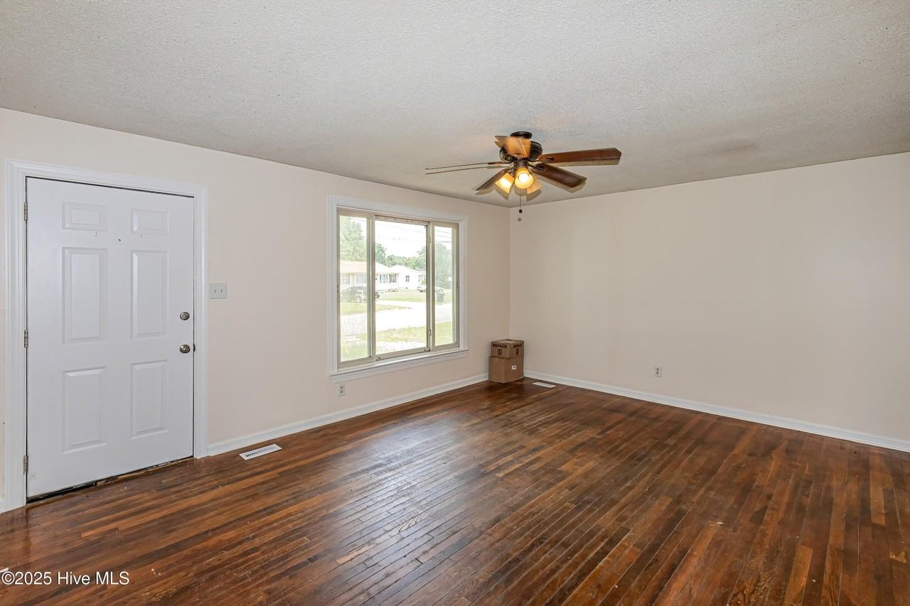 717 New River Dr - Photo 5 of 34