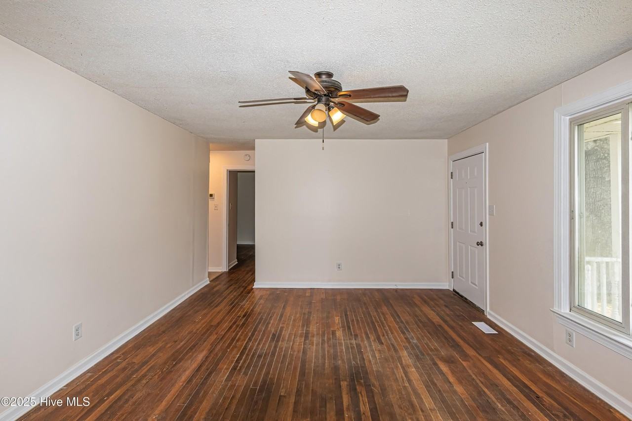 717 New River Dr - Photo 6 of 34