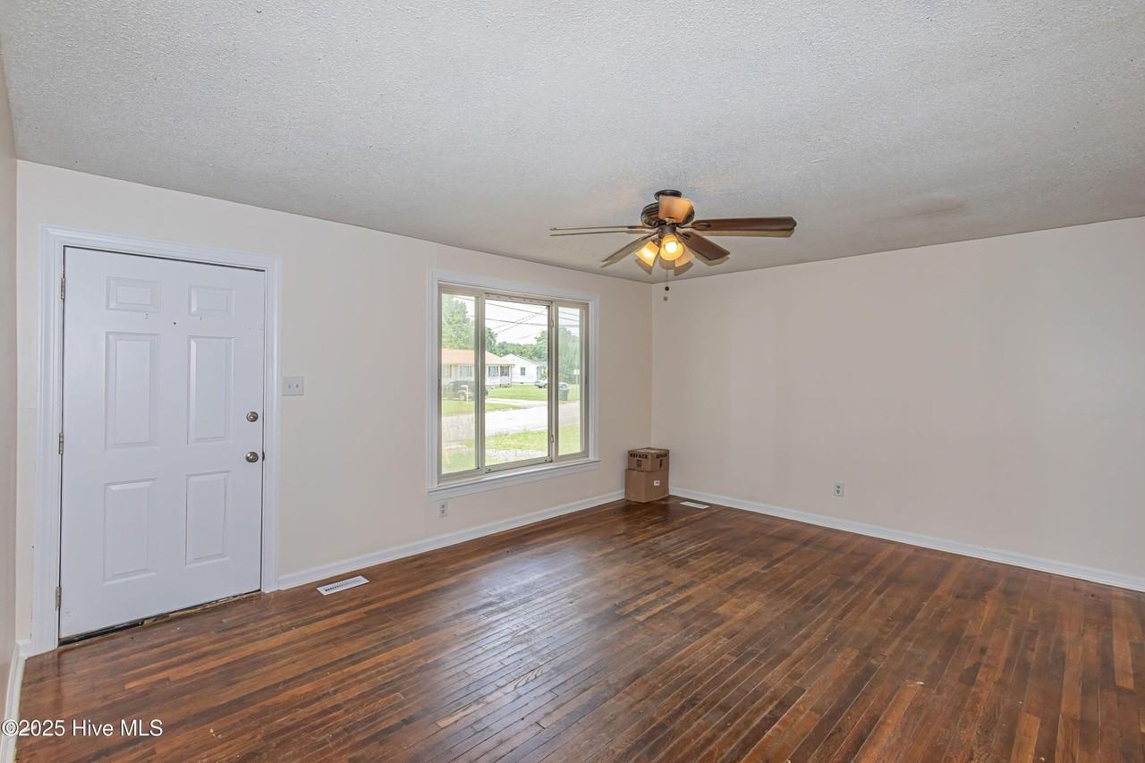 717 New River Dr - Photo 7 of 34