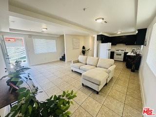 601 W 84th St - Photo 5 of 8