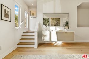 featured image of 3222 S Barrington Ave