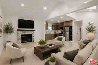 806 Navy St - Photo 2 of 8