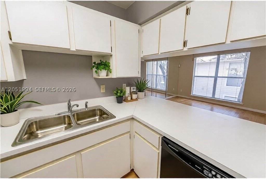 606 S Albany Ave #0 - Photo 2 of 6
