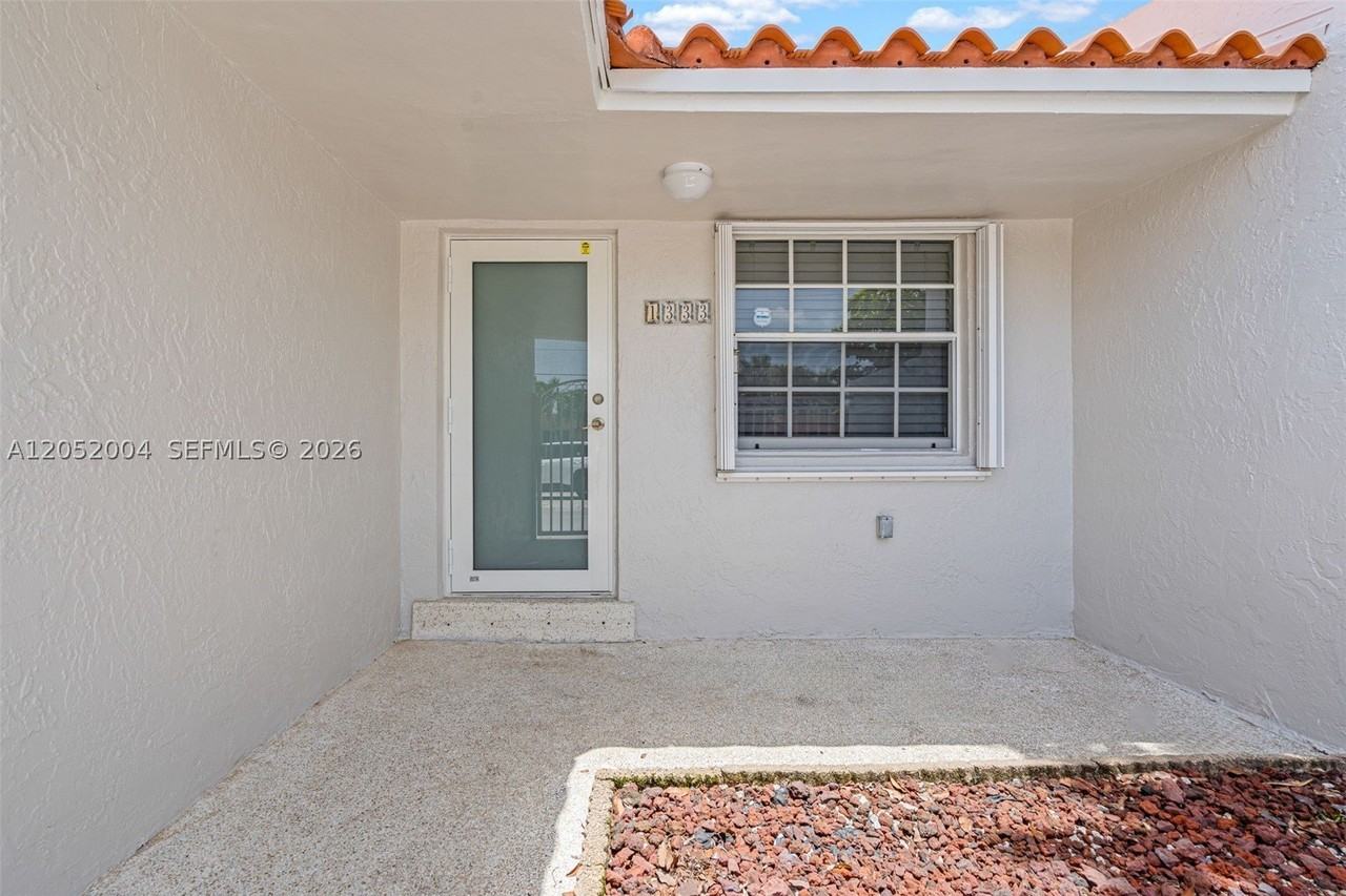 1333 W 37th St - Photo 4 of 32