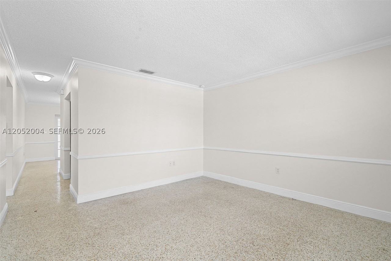 1333 W 37th St - Photo 6 of 32