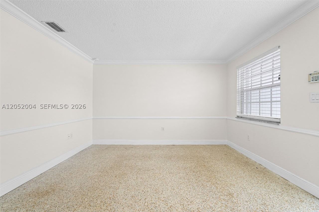 1333 W 37th St - Photo 7 of 32