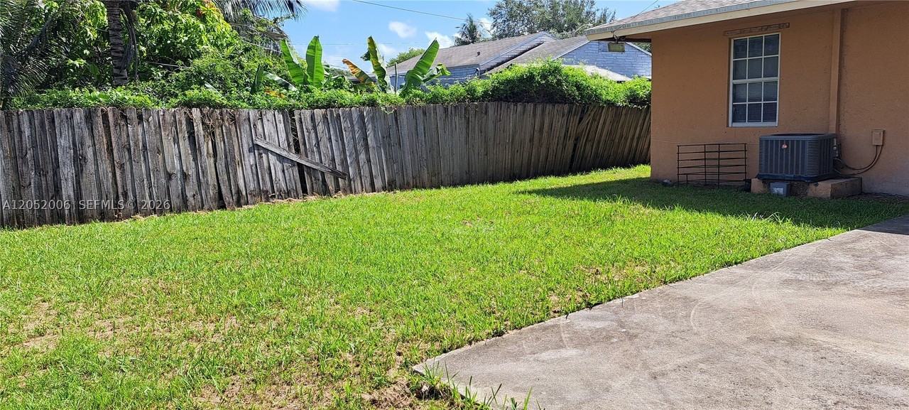 9754 Nw 26th Ave #9754 - Photo 2 of 31