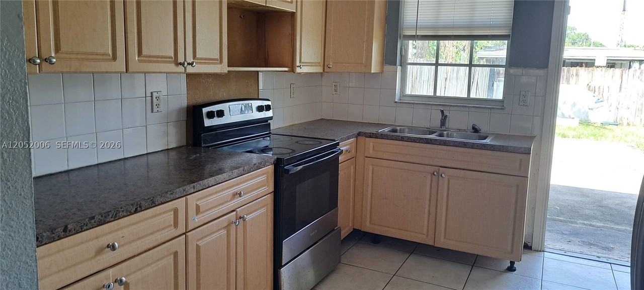 9754 Nw 26th Ave #9754 - Photo 6 of 31