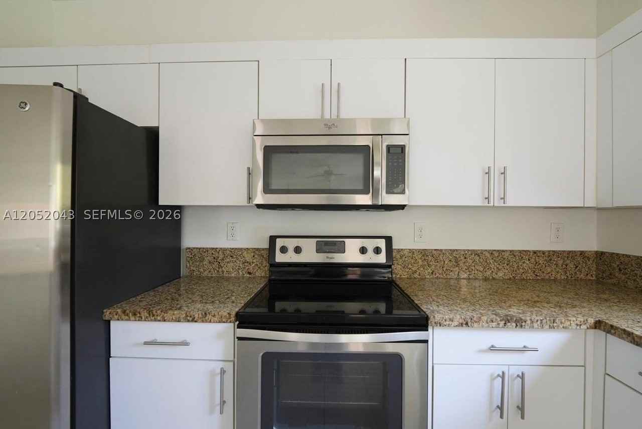 8836 Sw 221st Ter - Photo 6 of 37