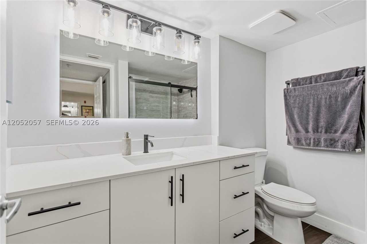 2640 S University Dr #111 - Photo 5 of 23