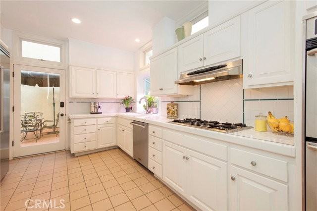 3546 Dixie Canyon Pl - Photo 2 of 8