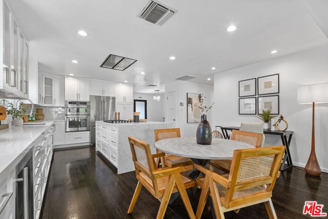 4460 Stansbury Ave - Photo 3 of 8