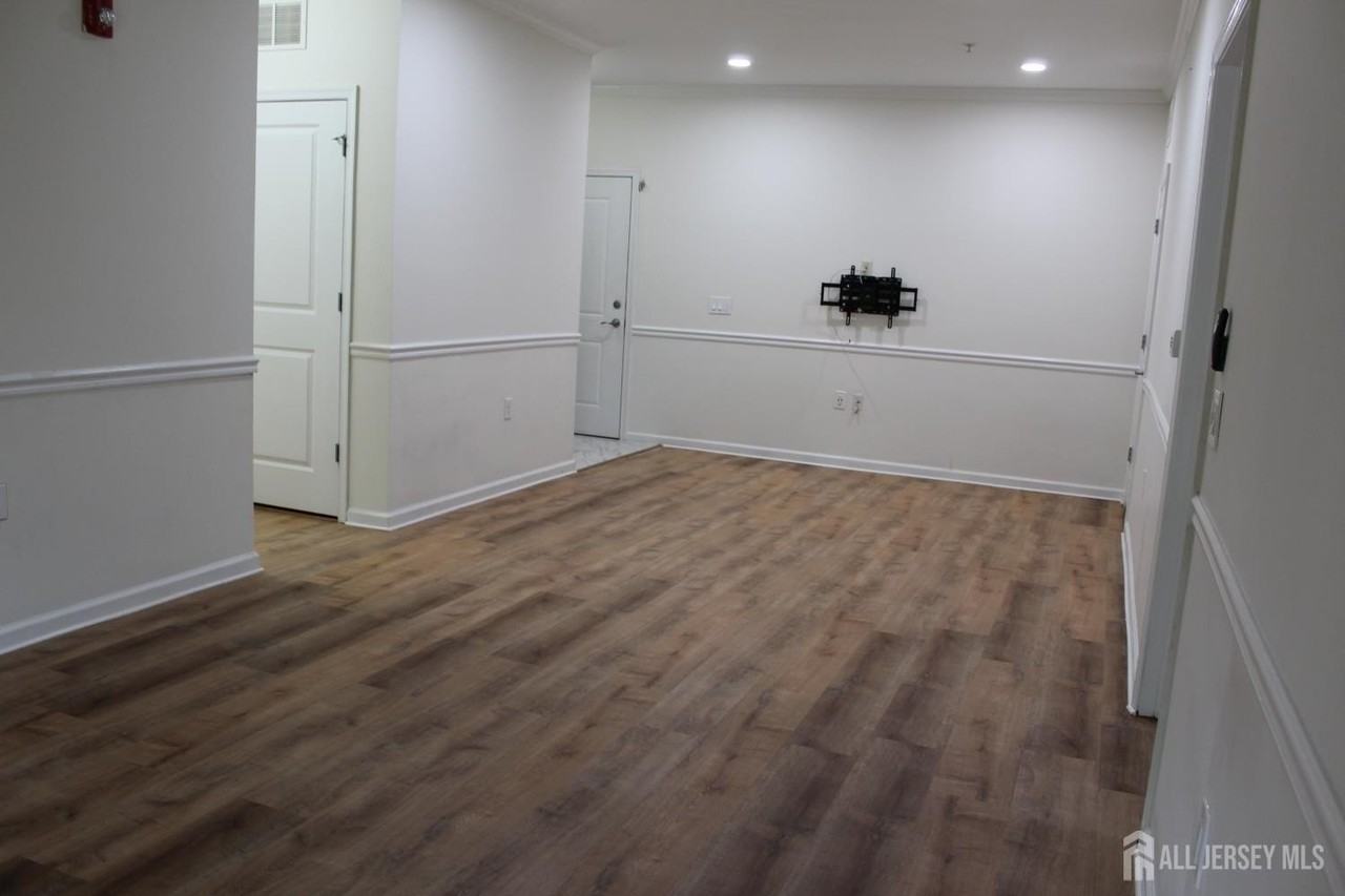 611 Doral Ct - Photo 3 of 37