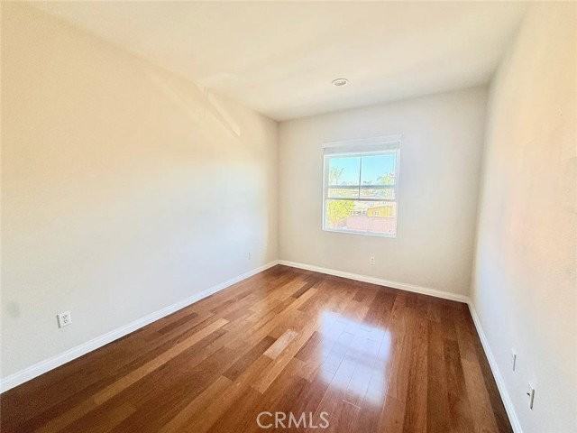 20512 Earl St - Photo 4 of 8