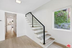 featured image of 3101 N Beachwood Dr