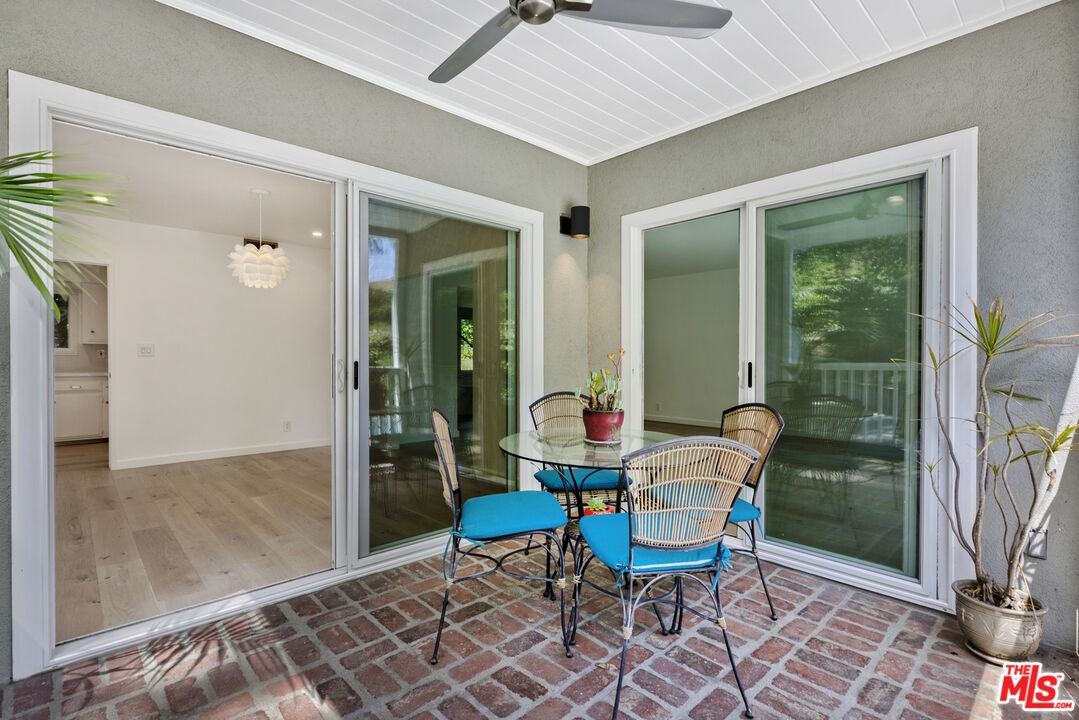 3101 N Beachwood Dr - Photo 3 of 8