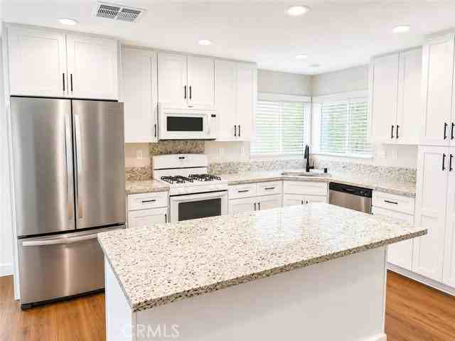 11987 Pomering Rd - Photo 5 of 8