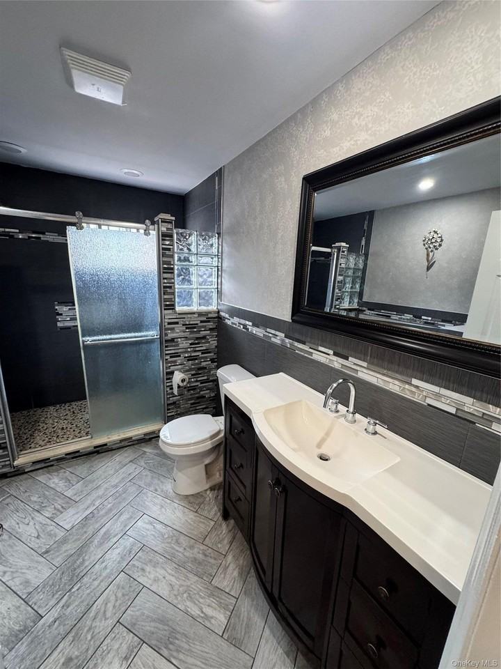 113 W Hudson St #2 - Photo 3 of 12