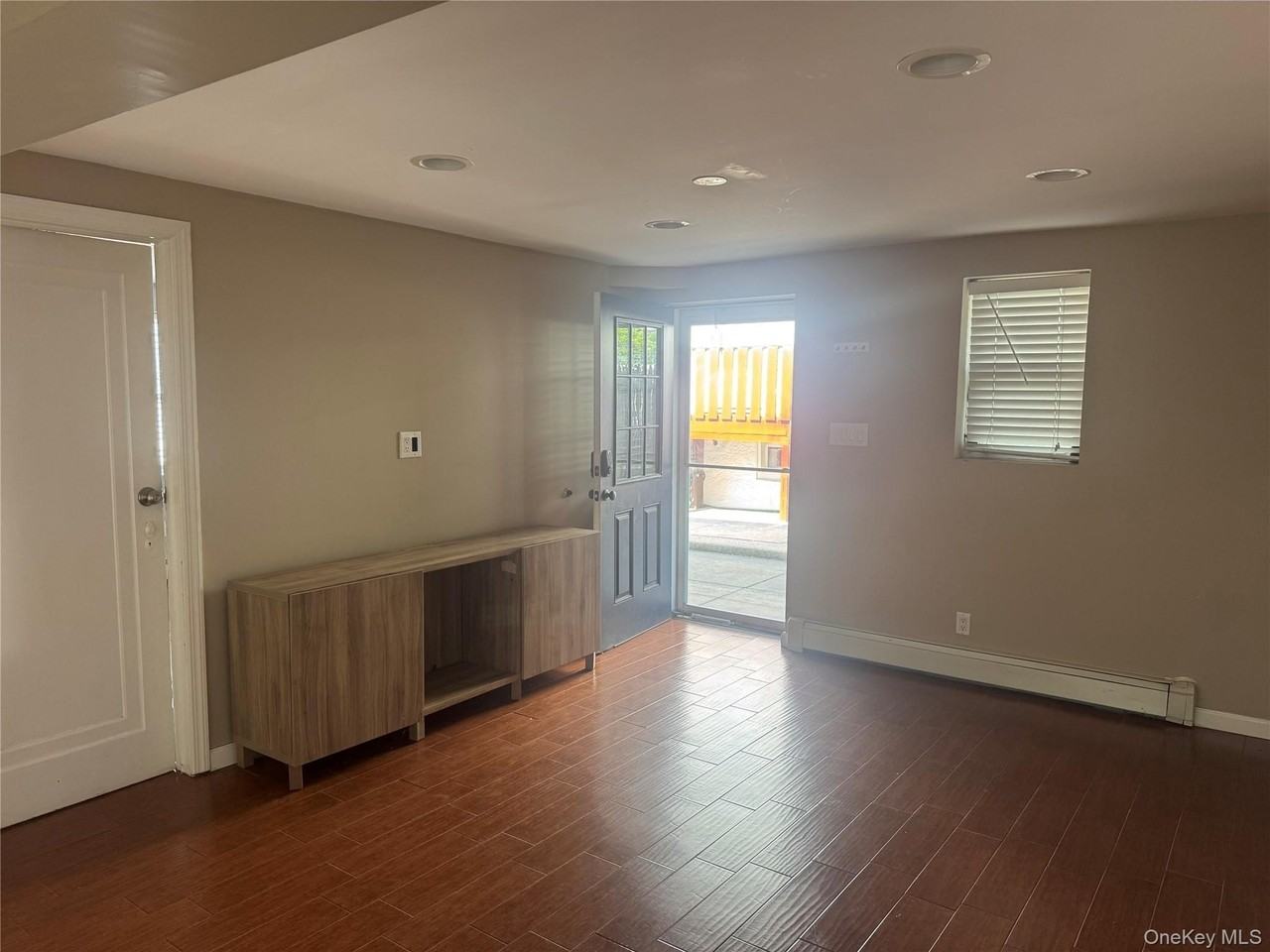 657 E Penn St - Photo 2 of 16
