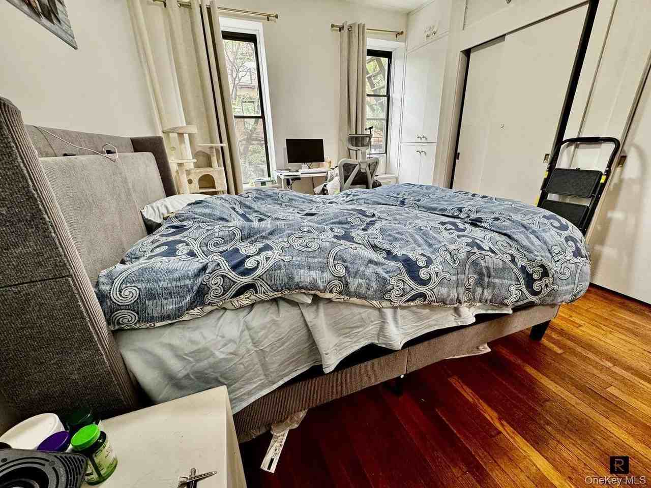 452 W 47th St #2B - Photo 4 of 23