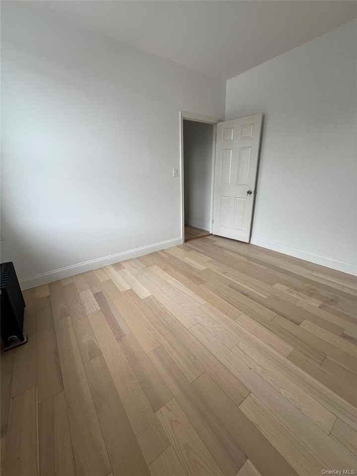 8319 Northern Blvd - Photo 4 of 9