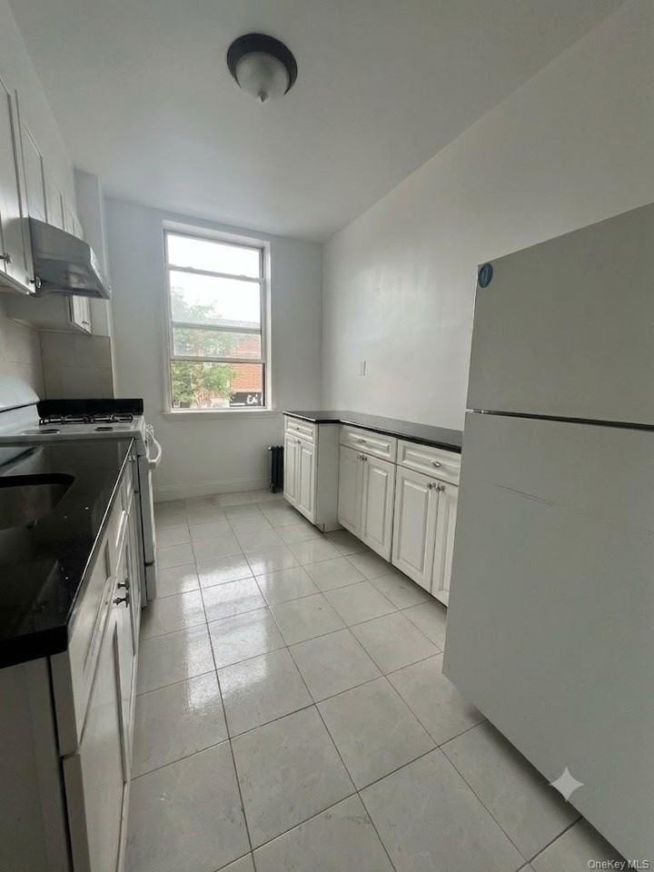 8319 Northern Blvd - Photo 7 of 9