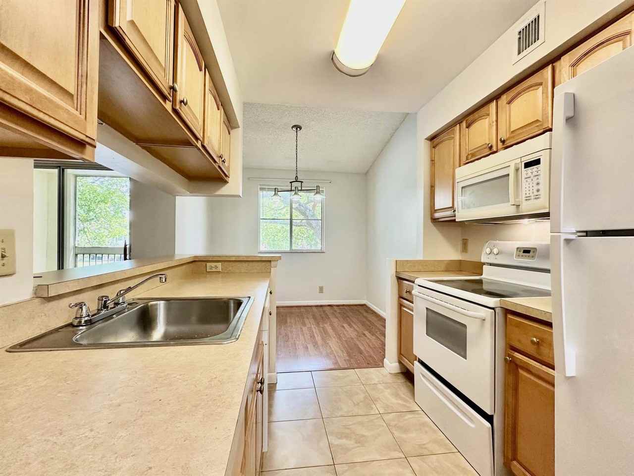 9987 Westview Drive #623 - Photo 6 of 11