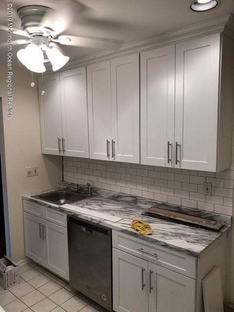 171 Amberly Dr #H - Photo 3 of 35