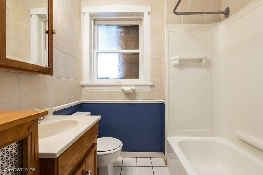 1253 W Byron St #2 - Photo 7 of 11