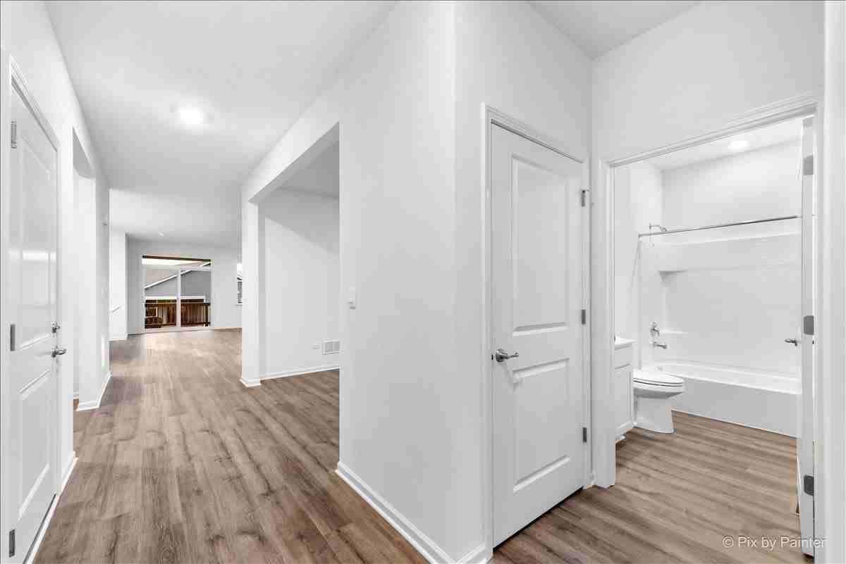 301 Westminster Ct - Photo 5 of 50