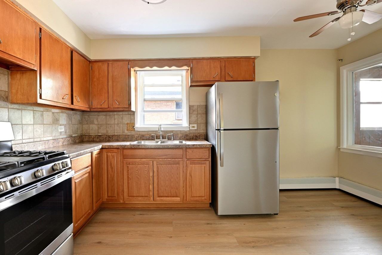 1018 S 11th Ave #2 - Photo 4 of 12