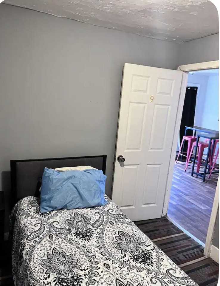 Cleghorn St - Photo 2 of 14