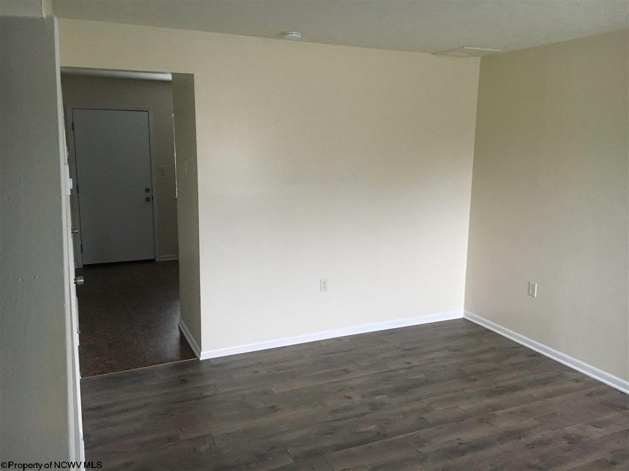 26 Pineview Dr - Photo 4 of 12