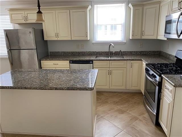 460 Carrollton Ave - Photo 2 of 12
