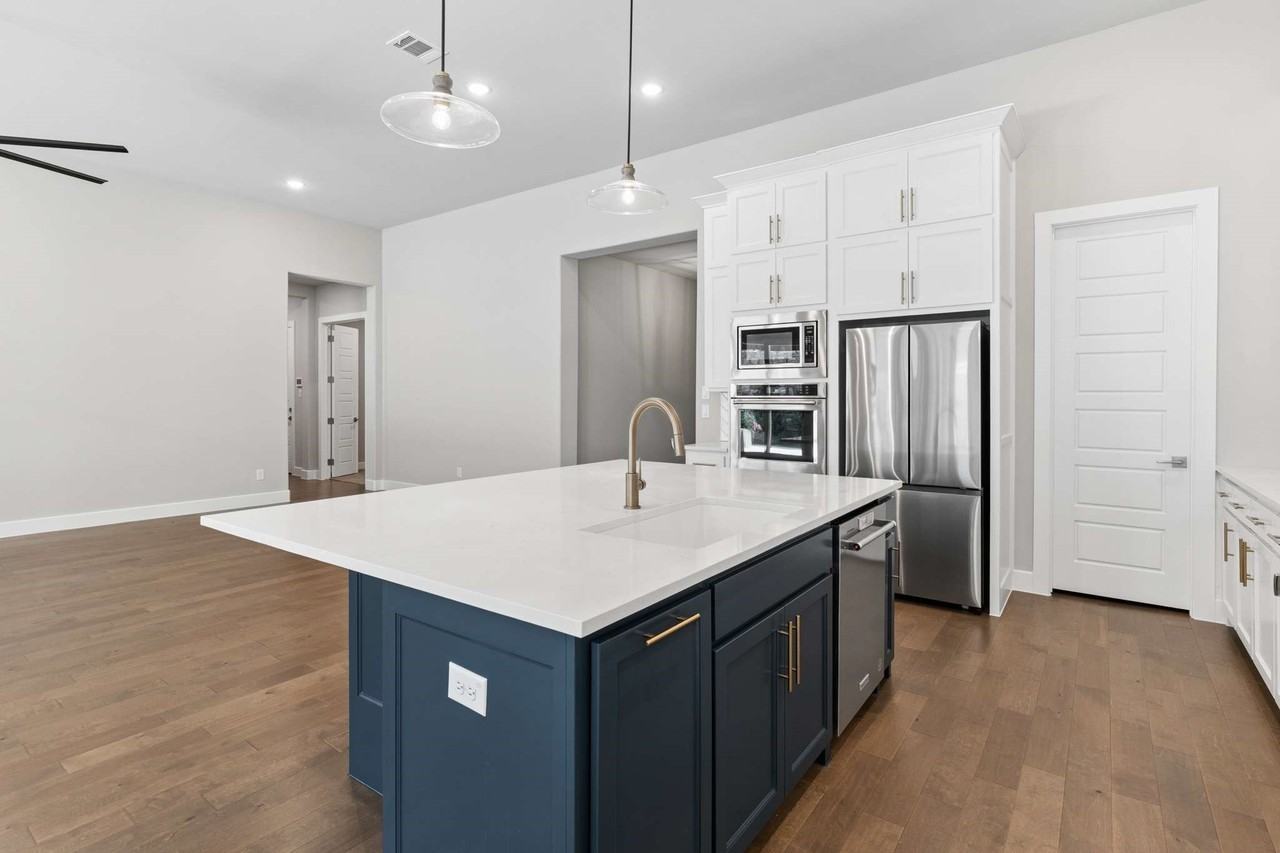 350 Pearland Dr - Photo 6 of 39