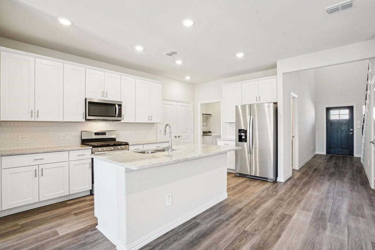 4012 Sandstone Dr - Photo 3 of 33