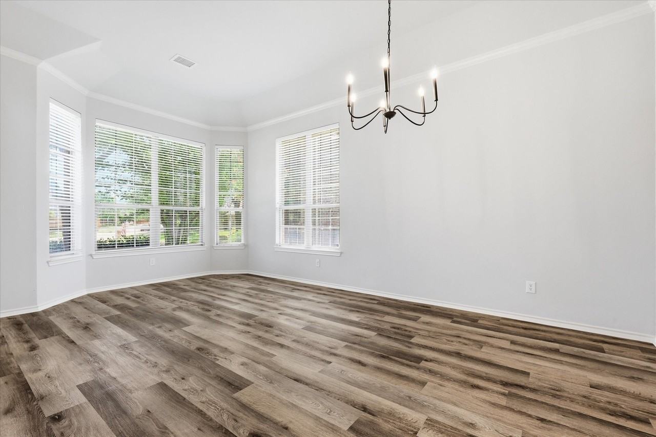 8401 Shakespeare Ln - Photo 5 of 22