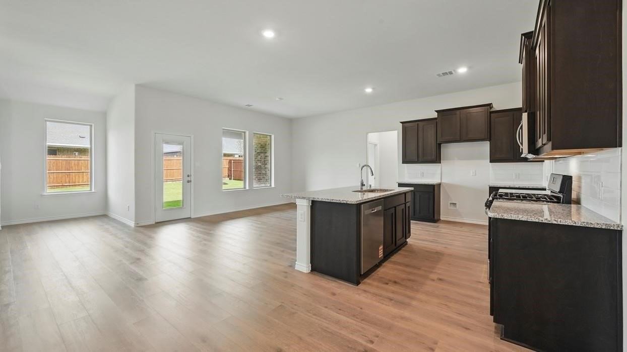 2112 Eugene St - Photo 2 of 31