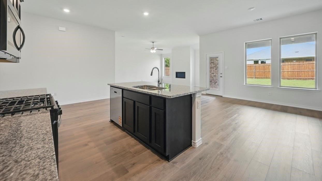 2112 Eugene St - Photo 7 of 31