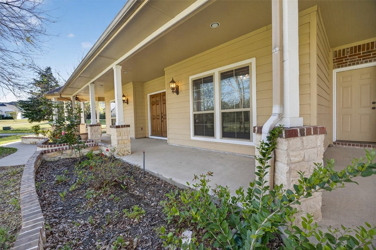 4405 Wolf Ct - Photo 5 of 32