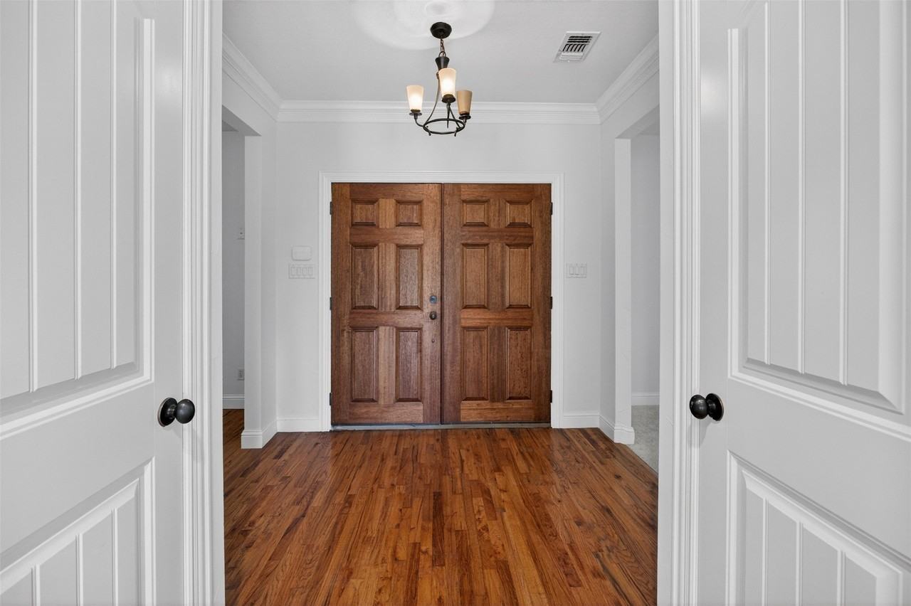 4405 Wolf Ct - Photo 6 of 32