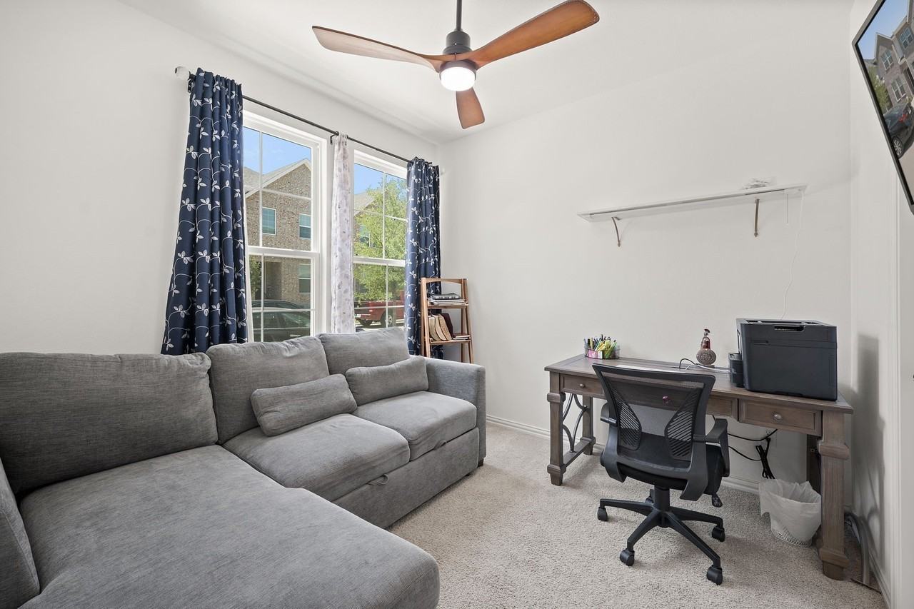 5243 Legacy St - Photo 5 of 24